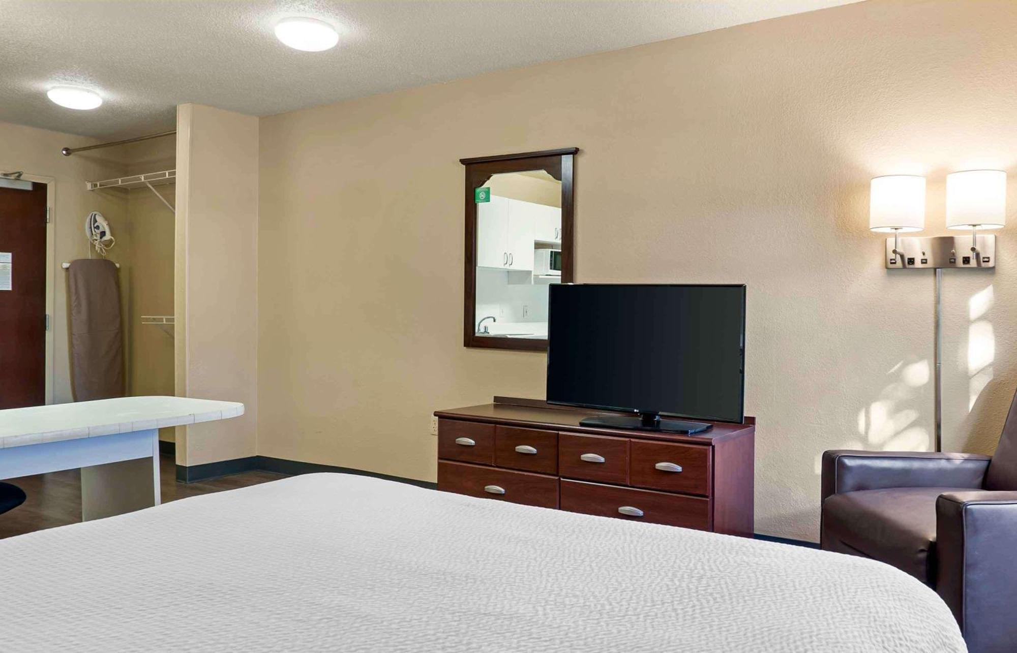 Extended Stay America Select Suites - Detroit - Novi - Haggerty Road Northville Exterior photo